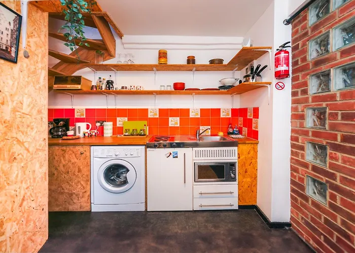 Quirky And Cosy Soho Stables House