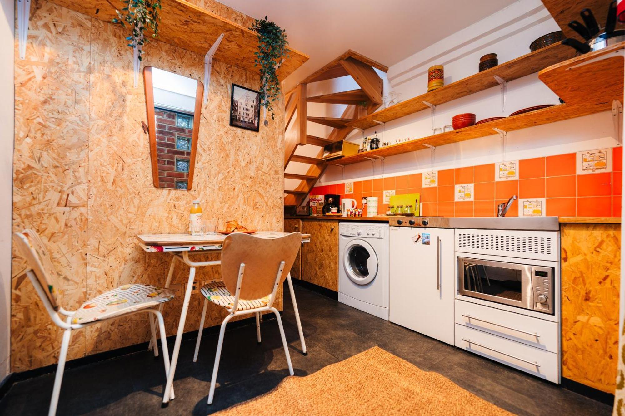 Quirky And Cosy Soho Stables House * Лондон