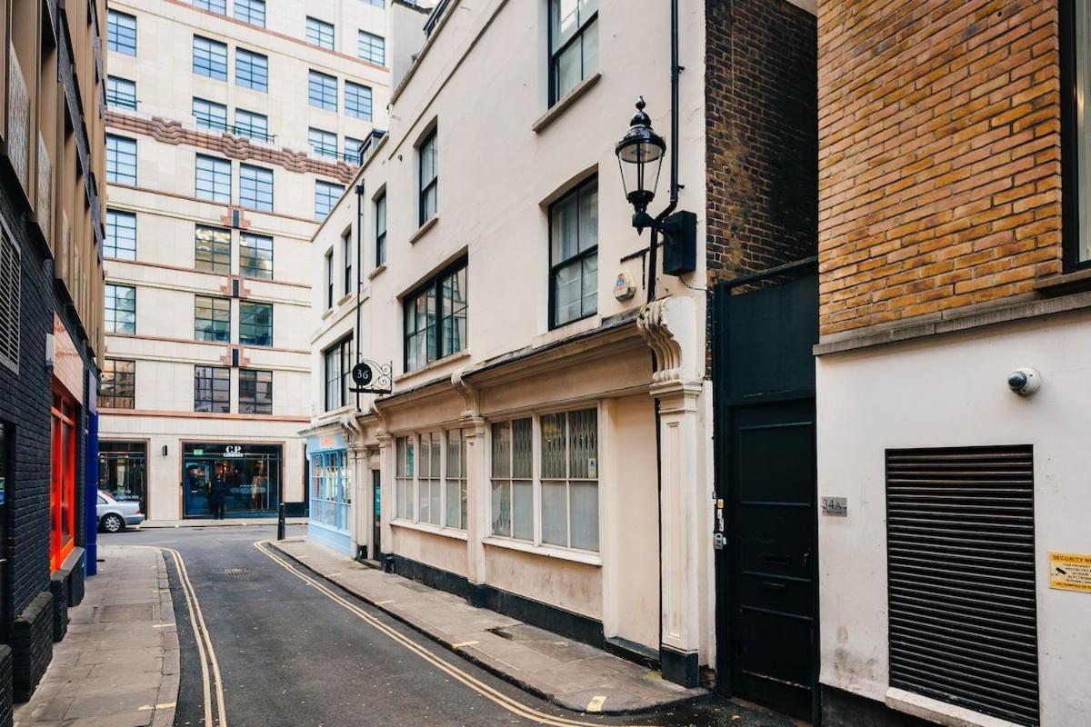 Quirky And Cosy Soho Stables House * Лондон