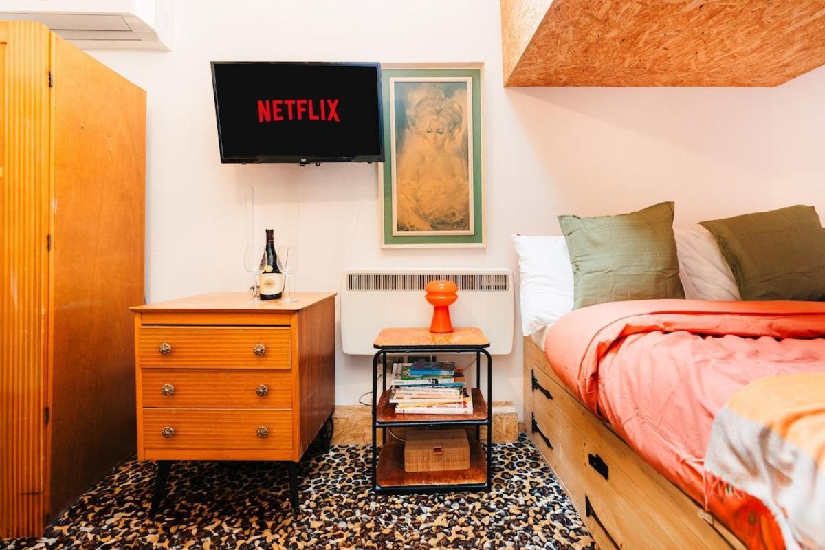 Апартаменты Quirky And Cosy Soho Stables House