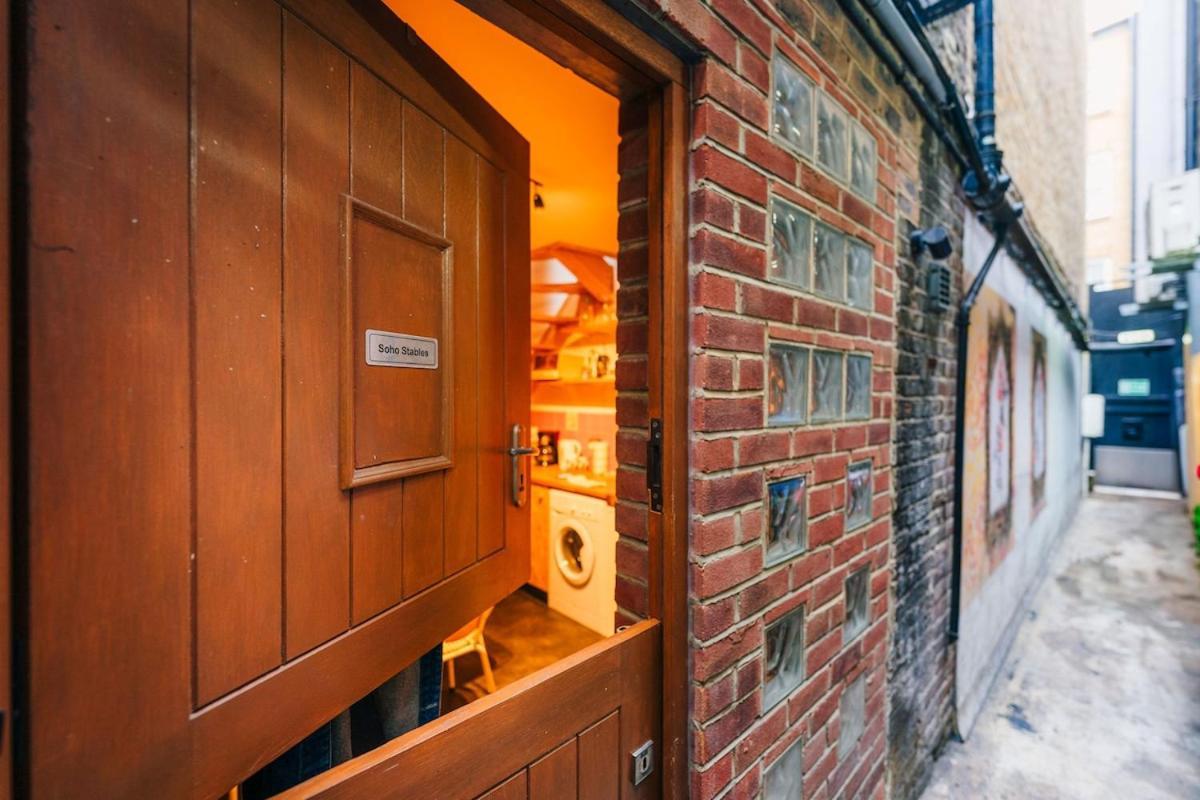 Апартаменты Quirky And Cosy Soho Stables House Лондон