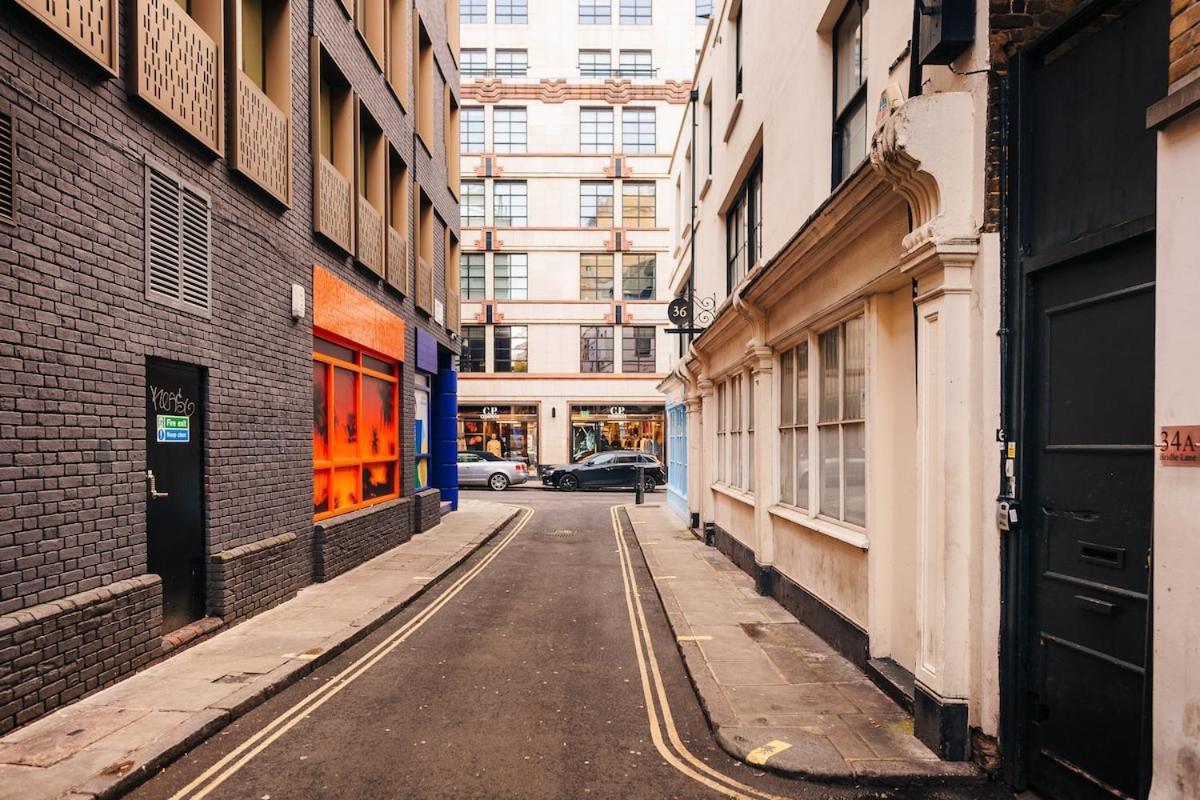 Quirky And Cosy Soho Stables House * Лондон