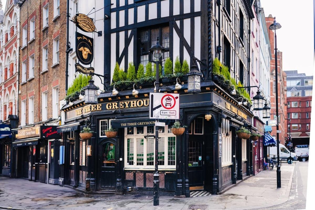 Quirky And Cosy Soho Stables House * Лондон