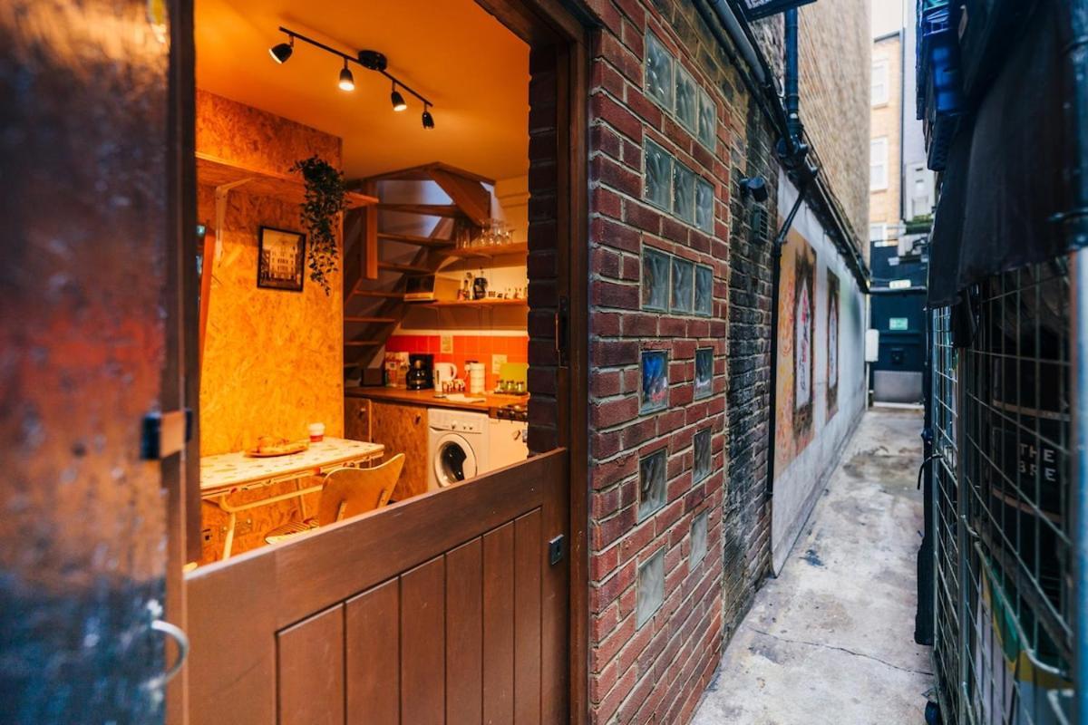 Quirky And Cosy Soho Stables House * Лондон