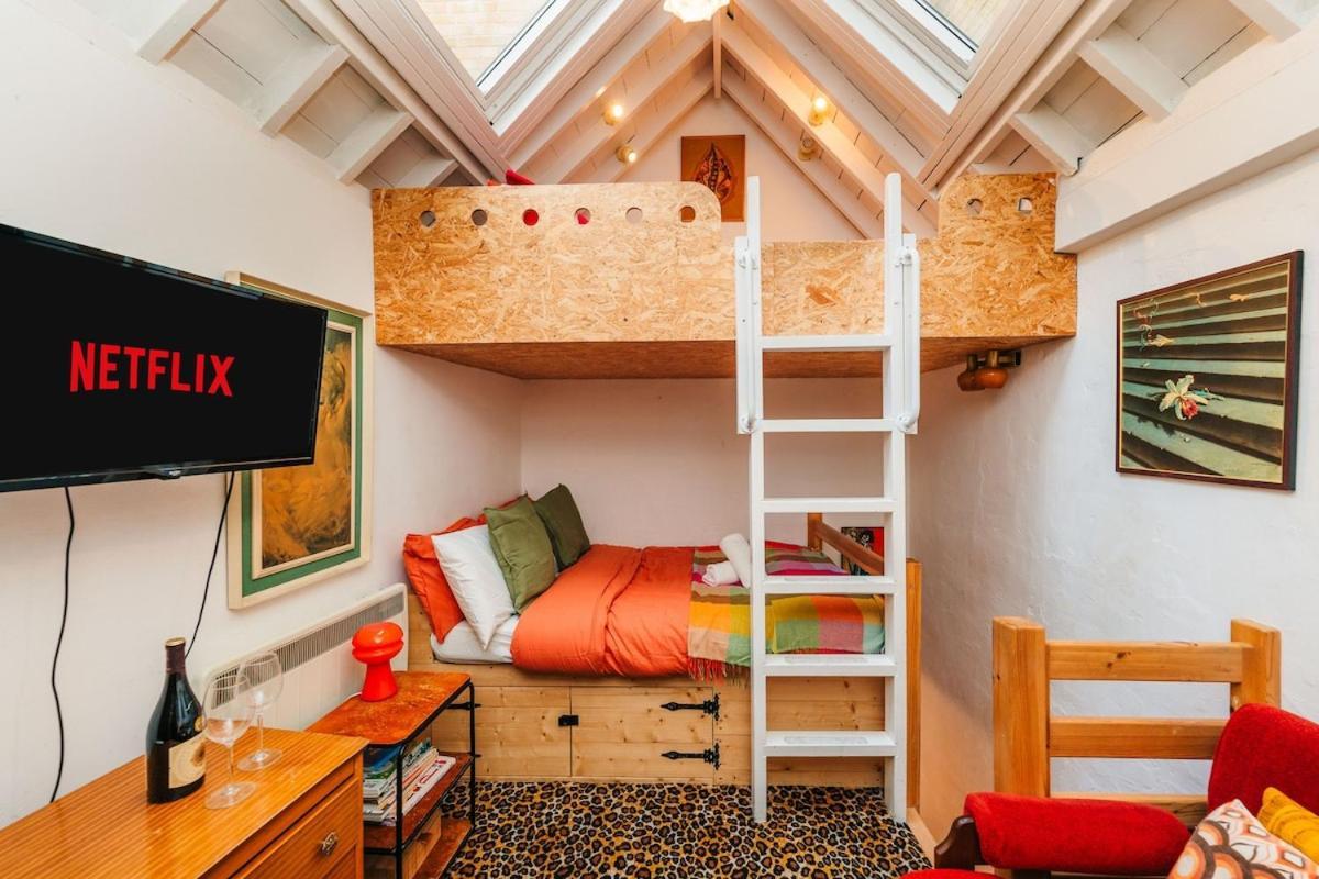 Апартаменты Quirky And Cosy Soho Stables House
